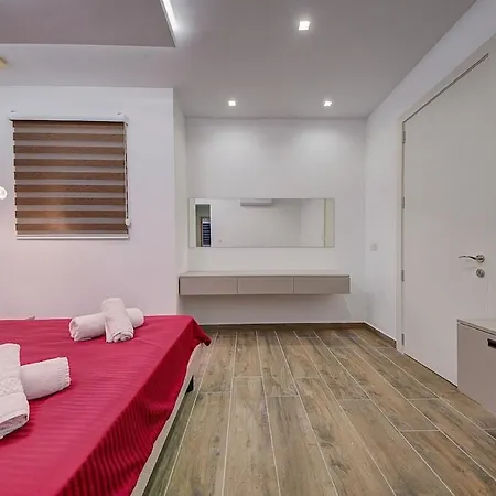 Spacious 3br With Terrace In Charming By 360 Estates Lejlighed