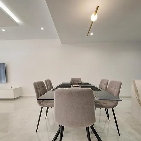 Spacious 3br With Terrace In Charming By 360 Estates شقة *