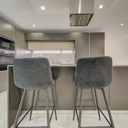 Spacious 3br With Terrace In Charming By 360 Estates